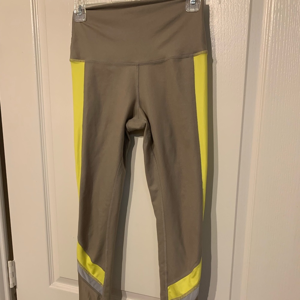 Alo Yoga size small leggings